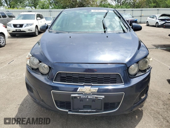 2016 Chevrolet Sonic LS z VIN 1G1JA5SH0G4164037, wystawiony jako Copart lot #60185515 z przebiegiem 211 229 mil mil oraz Czysty tytuł • Clean title. Historia ofert i sprzedaży dostępna na DreamBid. Obrazek 5.