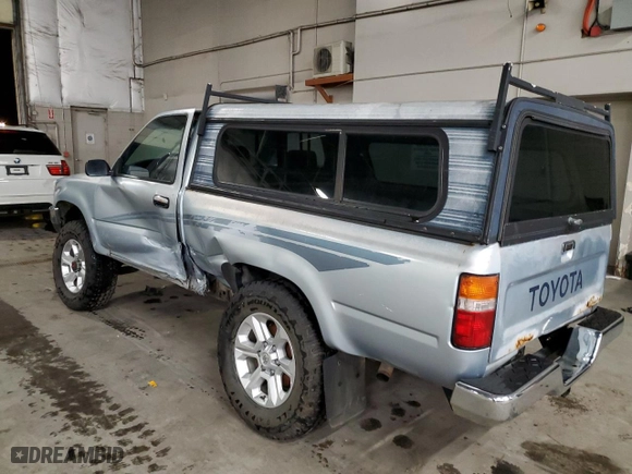 1990 Toyota 4WD Pickups DLX with VIN JT4RN01P5L0007647, listed as a Copart auction lot 83492474 with NaN miles and Clean Title. Bid and sale history available at carsss.com. Image 2.