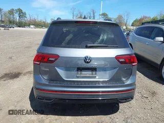 2023 Volkswagen Tiguan SE R-Line Black z VIN 3VV8B7AX7PM102793, wystawiony jako IAAI lot #42154788 z przebiegiem 15 061 mil mil oraz . Historia ofert i sprzedaży dostępna na DreamBid. Obrazek 16.