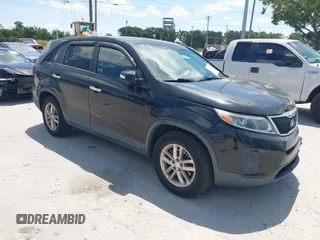 2014 Kia Sorento LX z VIN 5XYKT3A61EG535893, wystawiony jako IAAI lot #42319794 z przebiegiem 184 246 mil mil oraz . Historia ofert i sprzedaży dostępna na DreamBid. Obrazek 1.