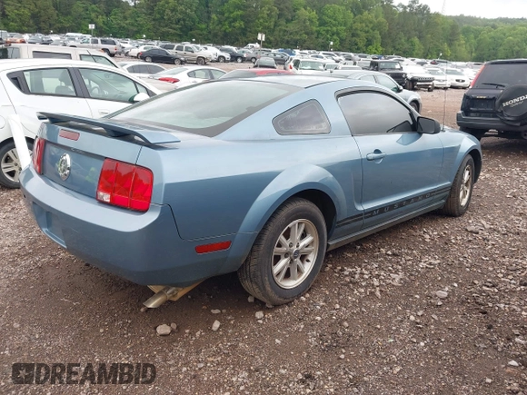 2006 Ford Mustang Standard with VIN 1ZVFT80N965128130, listed as a IAAI auction lot 41985938 with 203,035 mi miles. Bid and sale history available at carsss.com. Image 4.