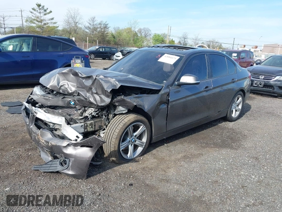 2015 BMW 3 Series 320i xDrive с VIN WBA3C3G50FNT50924, выставлен на аукционе IAAI как лот 42084473 с пробегом Не указан миль и . История ставок и продаж доступна на DreamBid. Изображение 17.