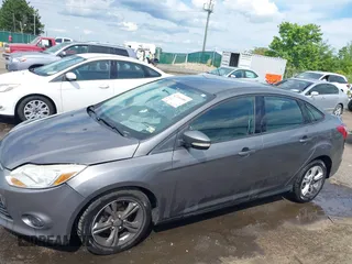 2013 Ford Focus SE z VIN 1FADP3F24DL104718, wystawiony jako IAAI lot #42206680 z przebiegiem Nie podano mil oraz . Historia ofert i sprzedaży dostępna na DreamBid. Obrazek 14.
