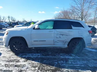 2018 Jeep Grand Cherokee High Altitude with VIN 1C4RJFCGXJC286777, listed as a IAAI auction lot 41269780 with 136,887 mi miles. Bid and sale history available at carsss.com. Image 15.