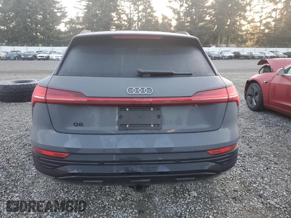 2024 Audi Q8 e-tron z VIN WA16AAGE0RB028245, wystawiony jako Copart lot #76139614 z przebiegiem 15 330 mil mil oraz Szkoda całkowita • Salvage title. Historia ofert i sprzedaży dostępna na DreamBid. Obrazek 6.