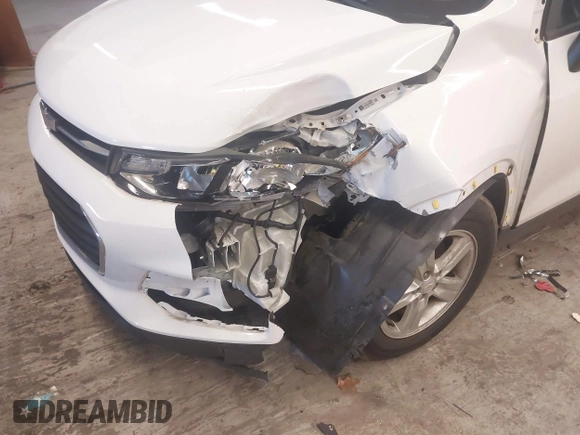 2020 Chevrolet Trax LS with VIN KL7CJKSB2LB093520, listed as a IAAI auction lot 41976707 with 37,933 mi miles and . Bid and sale history available at carsss.com. Image 6.