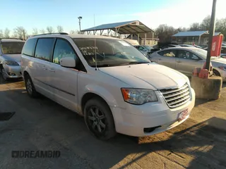 2010 Chrysler Town & Country Touring z VIN 2A4RR5D18AR284735, wystawiony jako IAAI lot #35371374 z przebiegiem 184 848 mil mil oraz . Historia ofert i sprzedaży dostępna na DreamBid. Obrazek 1.