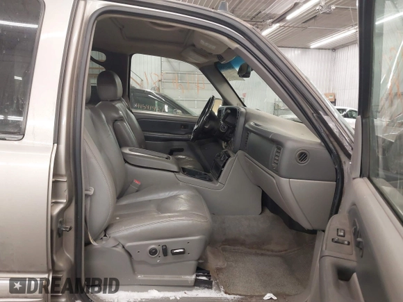 2003 GMC Yukon XL SLT with VIN 1GKFK16Z33R111162, listed as a IAAI auction lot 41611886 with 0 mi miles. Bid and sale history available at carsss.com. Image 5.