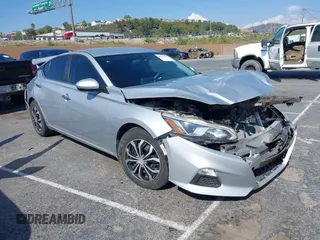 2019 Nissan Altima S z VIN 1N4BL4BV4KN314603, wystawiony jako IAAI lot #42180562 z przebiegiem 70 923 mil mil oraz . Historia ofert i sprzedaży dostępna na DreamBid. Obrazek 1.