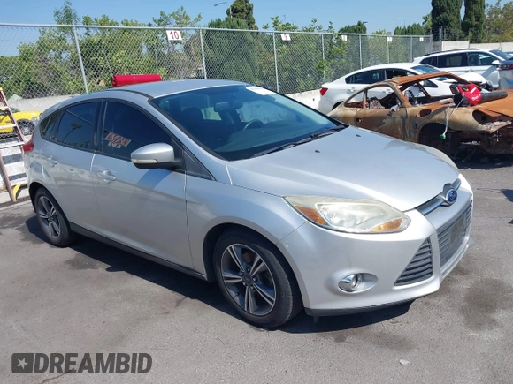 2014 Ford Focus SE z VIN 1FADP3K28EL254693, wystawiony jako IAAI lot #42280155 z przebiegiem 126 250 mil mil oraz . Historia ofert i sprzedaży dostępna na DreamBid. Obrazek 1.