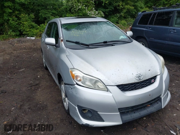 2009 Toyota Matrix S z VIN 2T1KE40E99C024930, wystawiony jako IAAI lot #42471952 z przebiegiem 147 941 mil mil oraz . Historia ofert i sprzedaży dostępna na DreamBid. Obrazek 6.