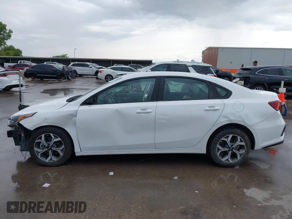 2021 Kia Forte LXS z VIN 3KPF24ADXME377638, wystawiony jako IAAI lot #42467878 z przebiegiem 53 446 mil mil oraz . Historia ofert i sprzedaży dostępna na DreamBid. Obrazek 15.