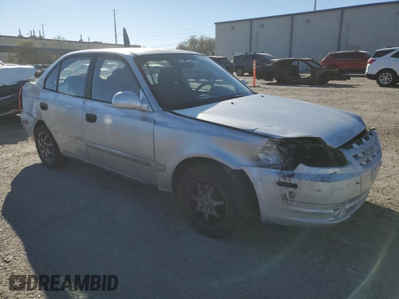 2003 Hyundai Accent GL z VIN KMHCG45C63U413388, wystawiony jako Copart lot #88979235 z przebiegiem 240 928 mil mil oraz Szkoda całkowita • Salvage title. Historia ofert i sprzedaży dostępna na DreamBid. Obrazek 4.