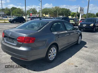 2011 Volkswagen Jetta SE with VIN 3VWDX7AJ1BM378306, listed as a Copart auction lot 52216155 with 62,386 mi miles and Clean title. Bid and sale history available at DreamBid. Image 4.