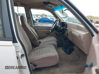 1994 Ford Explorer Eddie Bauer z VIN 1FMDU34X0RUB38962, wystawiony jako IAAI lot #41955041 z przebiegiem 1 088 mil mil oraz . Historia ofert i sprzedaży dostępna na DreamBid. Obrazek 5.