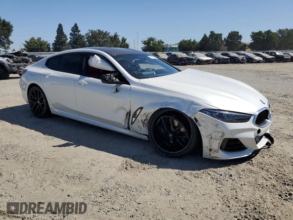 2023 BMW 8 Series M850i z VIN WBAGV8C0XPCK39846, wystawiony jako Copart lot #61173594 z przebiegiem Nie podano mil oraz Szkoda całkowita • Salvage title. Historia ofert i sprzedaży dostępna na DreamBid. Obrazek 4.