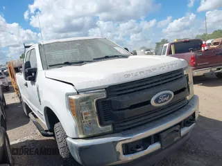 2018 Ford F-250 XL with VIN 1FT7X2BT2JEC25506, listed as a IAAI auction lot 42477834 with 118,703 mi miles and . Bid and sale history available at DreamBid. Image 1.