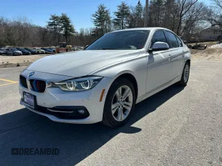 2017 BMW 3 Series 330i xDrive z VIN WBA8D9C39HA004990, wystawiony jako Copart lot #50005535 z przebiegiem 80 598 mil mil oraz Czysty tytuł • Clean title. Historia ofert i sprzedaży dostępna na DreamBid. Obrazek 1.