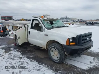 2006 Ford F-350 XL z VIN 1FDSF34506EA60799, wystawiony jako IAAI lot #41407388 z przebiegiem 156 101 mil mil oraz . Historia ofert i sprzedaży dostępna na DreamBid. Obrazek 1.