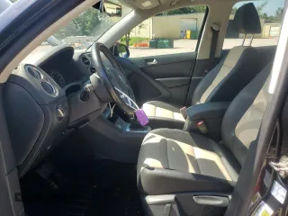 2017 Volkswagen Tiguan S z VIN WVGBV7AX1HK031915, wystawiony jako Copart lot #65683825 z przebiegiem 86 068 mil mil oraz Czysty tytuł • Clean title. Historia ofert i sprzedaży dostępna na DreamBid. Obrazek 7.
