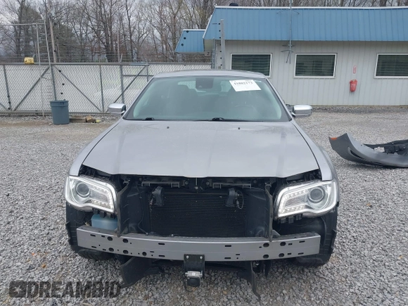 2018 Chrysler 300 Limited with VIN 2C3CCAKG3JH302274, listed as a IAAI auction lot 41802173 with 89,962 mi miles. Bid and sale history available at carsss.com. Image 13.
