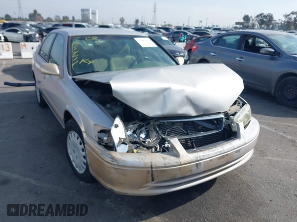 2001 Toyota Camry CE z VIN 4T1BG22K51U083381, wystawiony jako IAAI lot #41482936 z przebiegiem 84 219 mil mil oraz . Historia ofert i sprzedaży dostępna na DreamBid. Obrazek 1.