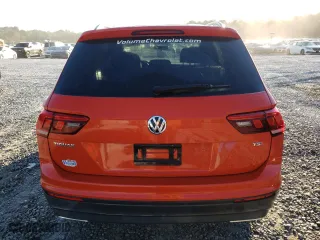 2018 Volkswagen Tiguan S with VIN 3VV1B7AX7JM029207, listed as a Copart auction lot 77978224 with 103,900 mi miles and Salvage Title. Bid and sale history available at carsss.com. Image 6.