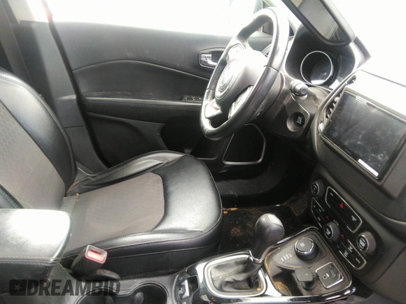 2019 Jeep Compass Latitude with VIN 3C4NJDBB3KT623143, listed as a IAAI auction lot 41367393 with 63,314 mi miles. Bid and sale history available at carsss.com. Image 5.