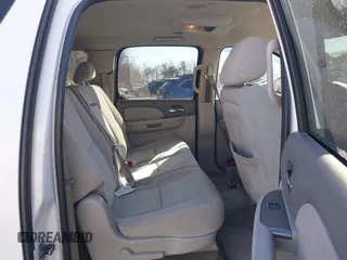 2007 Chevrolet Suburban LTZ with VIN 3GNFK16347G200999, listed as a IAAI auction lot 41392205 with 115,656 mi miles. Bid and sale history available at carsss.com. Image 8.