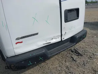2010 Chevrolet Express Cargo z VIN 1GCUGADX3A1150240, wystawiony jako IAAI lot #42081426 z przebiegiem 533 686 mil mil oraz . Historia ofert i sprzedaży dostępna na DreamBid. Obrazek 6.