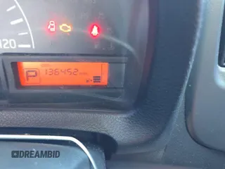 2015 Nissan NV200 SV z VIN 3N6CM0KN6FK711906, wystawiony jako IAAI lot #42514824 z przebiegiem 136 449 mil mil oraz . Historia ofert i sprzedaży dostępna na DreamBid. Obrazek 23.