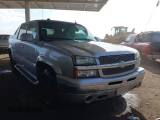 2005 Chevrolet Avalanche Z71 with VIN 3GNEK12Z35G284607, listed as a IAAI auction lot 41868849 with 213,834 mi miles. Bid and sale history available at carsss.com. Image 1.