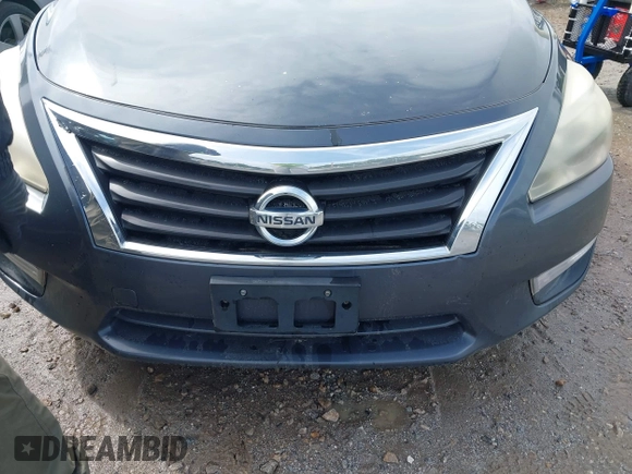 2013 Nissan Altima SV with VIN 1N4AL3AP2DC110731, listed as a IAAI auction lot 42037362 with 265,764 mi miles and . Bid and sale history available at carsss.com. Image 6.