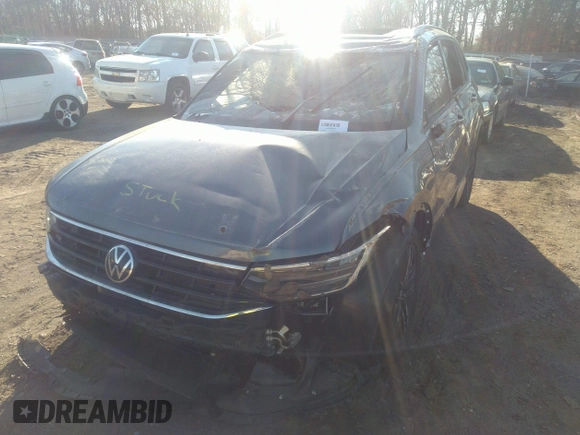 2022 Volkswagen Tiguan S with VIN 3VV0B7AX8NM171048, listed as a IAAI auction lot 38320755 with 999,999 mi miles. Bid and sale history available at carsss.com. Image 6.