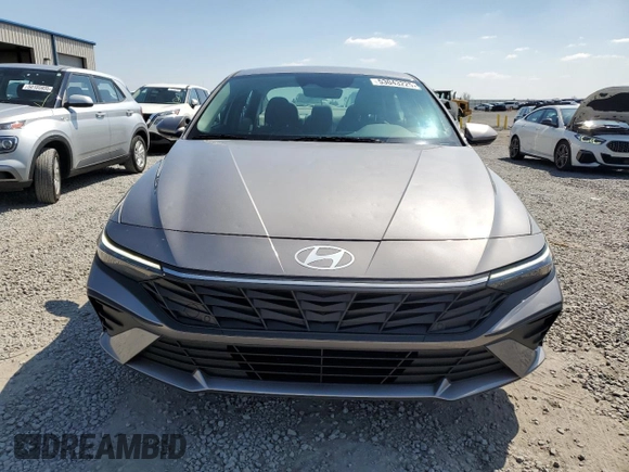 2024 Hyundai Elantra SEL z VIN KMHLM4DG2RU675916, wystawiony jako Copart lot #53043225 z przebiegiem 9 169 mil mil oraz Szkoda całkowita • Salvage title. Historia ofert i sprzedaży dostępna na DreamBid. Obrazek 5.