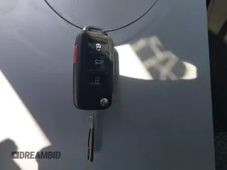2012 Volkswagen Passat S с VIN 1VWAP7A30CC031752, выставлен на аукционе IAAI как лот 42609712 с пробегом 180 570 миль миль и . История ставок и продаж доступна на DreamBid. Изображение 11.