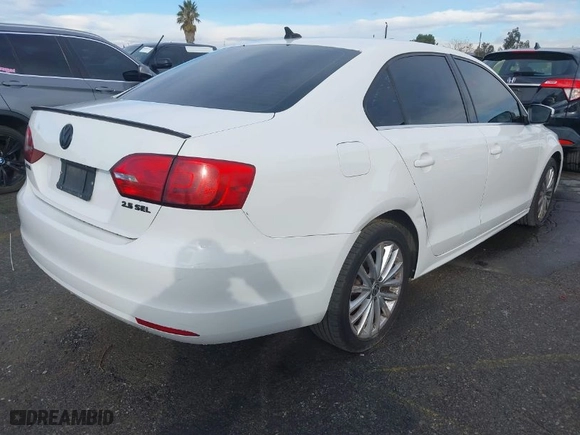2013 Volkswagen Jetta Sedan SEL w/Nav with VIN 3VWLP7AJ4DM355195, listed as a IAAI auction lot 41422256 with 122,877 mi miles. Bid and sale history available at carsss.com. Image 4.