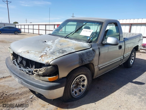 2000 Chevrolet Silverado 1500 with VIN 1GCEC14W4YZ141940, listed as a IAAI auction lot 41702750 with 1 mi miles. Bid and sale history available at carsss.com. Image 2.