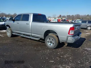 2019 Ram 2500 Big Horn with VIN 3C6UR5JL7KG650270, listed as a IAAI auction lot 41421338 with 107,405 mi miles. Bid and sale history available at carsss.com. Image 3.