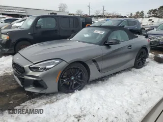 2021 BMW Z4 sDriveM40i z VIN WBAHF9C08MWX37657, wystawiony jako Copart lot #44117355 z przebiegiem Nie podano mil oraz Szkody całkowita. Historia ofert i sprzedaży dostępna na DreamBid. Obrazek 1.