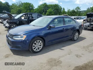 2013 Volkswagen Jetta SE with VIN 3VWDP7AJ3DM421904, listed as a Copart auction lot 63367515 with 98,523 mi miles and Salvage title. Bid and sale history available at DreamBid. Image 1.