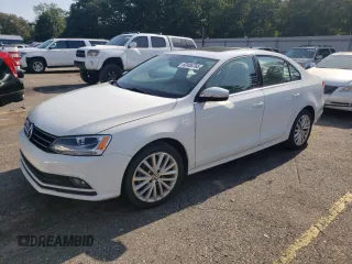 2015 Volkswagen Jetta SE z VIN 3VWD07AJ8FM224623, wystawiony jako Copart lot #62408765 z przebiegiem 142 827 mil mil oraz Czysty tytuł • Clean title. Historia ofert i sprzedaży dostępna na DreamBid. Obrazek 1.