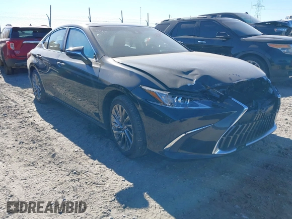 2024 Lexus ES 350 Luxury z VIN 58AEZ1B11RU179019, wystawiony jako IAAI lot #41286693 z przebiegiem 13 704 mil mil oraz . Historia ofert i sprzedaży dostępna na DreamBid. Obrazek 1.