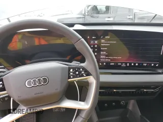 2025 Audi Q6 e-tron Premium Plus z VIN WA124BGF6SA005195, wystawiony jako Copart lot #42492975 z przebiegiem Nie podano mil oraz Szkody całkowita. Historia ofert i sprzedaży dostępna na DreamBid. Obrazek 9.