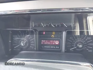 2007 Lincoln Navigator z VIN 5LMFU28537LJ23464, wystawiony jako IAAI lot #41860443 z przebiegiem 309 788 mil mil oraz . Historia ofert i sprzedaży dostępna na DreamBid. Obrazek 7.