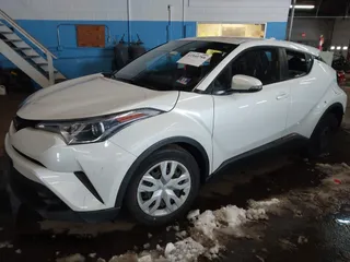 2019 Toyota C-HR XLE z VIN NMTKHMBX8KR087809, wystawiony jako IAAI lot #41540788 z przebiegiem 55 691 mil mil oraz . Historia ofert i sprzedaży dostępna na DreamBid. Obrazek 2.