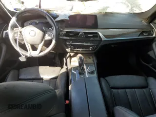 2018 BMW 5 Series 530i z VIN WBAJA5C52JWA38947, wystawiony jako Copart lot #48182405 z przebiegiem Nie podano mil oraz Szkoda całkowita • Salvage title. Historia ofert i sprzedaży dostępna na DreamBid. Obrazek 8.