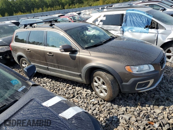 2013 Volvo XC70 3.2L with VIN YV4940BZ6D1168035, listed as a Copart auction lot 71099204 with 132,360 mi miles and Salvage Title. Bid and sale history available at DreamBid. Image 4.