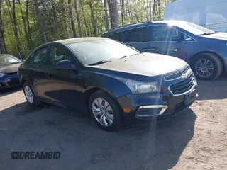 2015 Chevrolet Cruze LS z VIN 1G1PA5SH5F7283144, wystawiony jako IAAI lot #42103216 z przebiegiem 179 106 mil mil oraz . Historia ofert i sprzedaży dostępna na DreamBid. Obrazek 1.