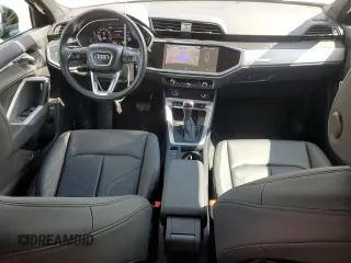 2024 Audi Q3 S line Premium z VIN WA1DECF31R1047951, wystawiony jako Copart lot #56730715 z przebiegiem 19 391 mil mil oraz Szkoda całkowita • Salvage title. Historia ofert i sprzedaży dostępna na DreamBid. Obrazek 8.